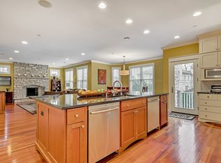 275 Merton Ave, Glen Ellyn, IL 60137