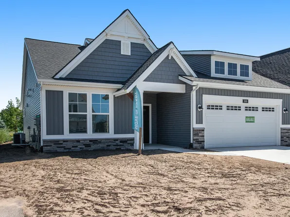 909 S Cove Cir, Whitehall, MI 49461