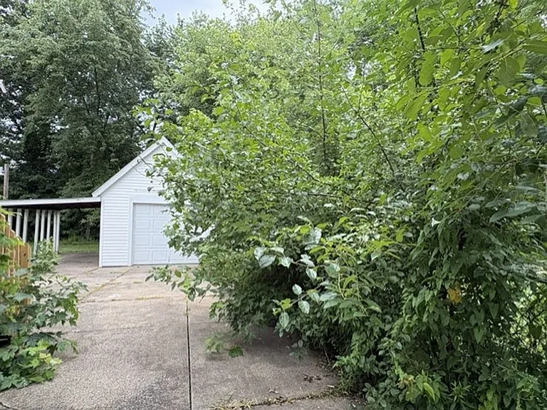 586 Madison Ave — Photo 2