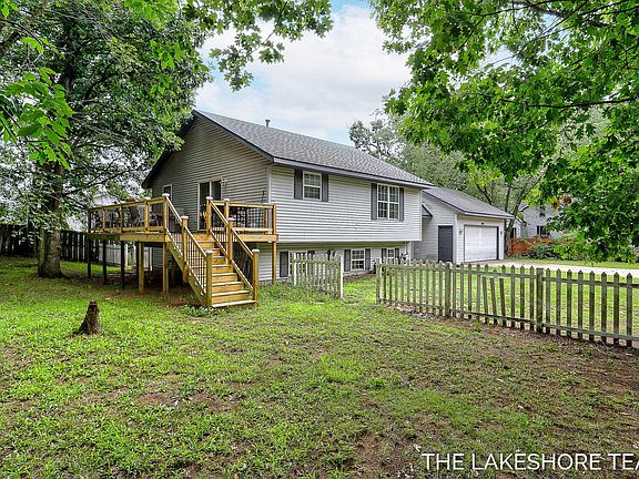 4th image of 297 Felch St