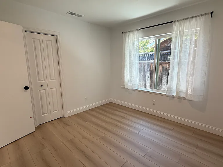 252 Chestnut Ave — Photo 4