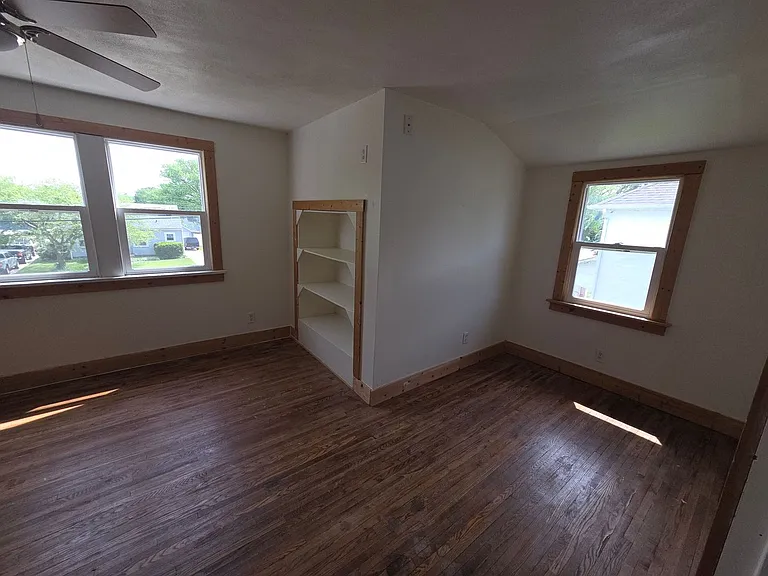 1128 W State St — Photo 6