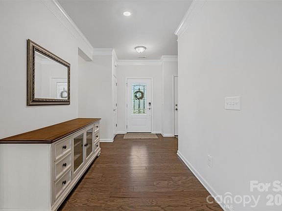 3rd image of 6058 Kings Canyon Way