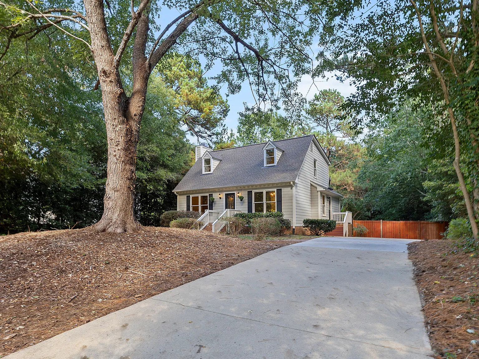 3 bed, 2.5 bath, 1826 sqft, $2,500 — Photo 2