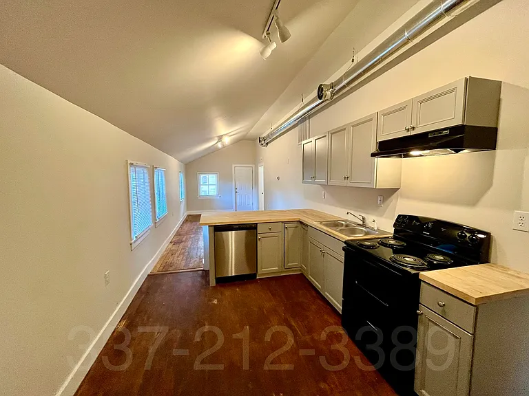 106 Roosevelt St #C — Photo 4