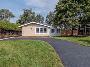 2540 Bel Air Dr, Glenview, IL 60025