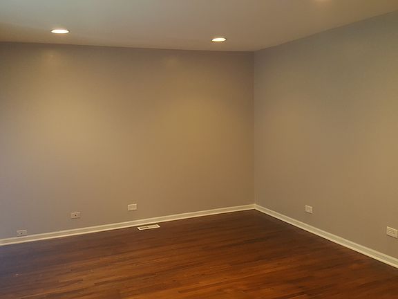 3rd image of 18W150 16th St