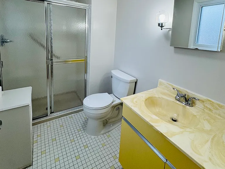 7011 N Hamlin Ave — Photo 13