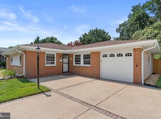 117 N Alder Ave, Sterling, VA 20164