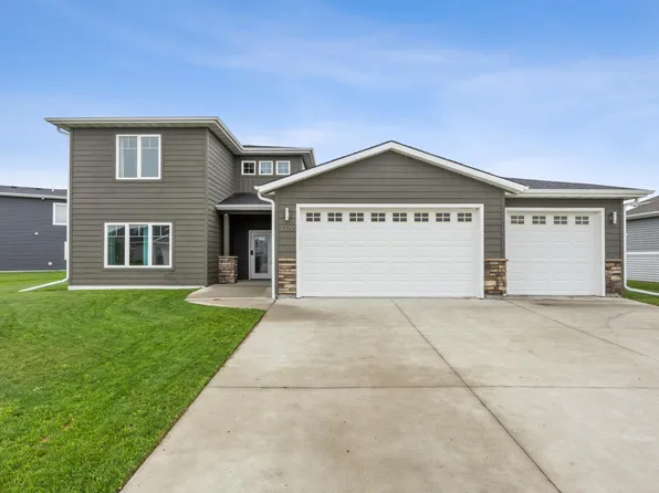 1029 44th Ave S, Moorhead, MN 56560