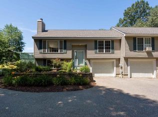 92 High St, Stratham, NH 03885