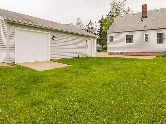 4th image of 15606 Woodbrook Ave