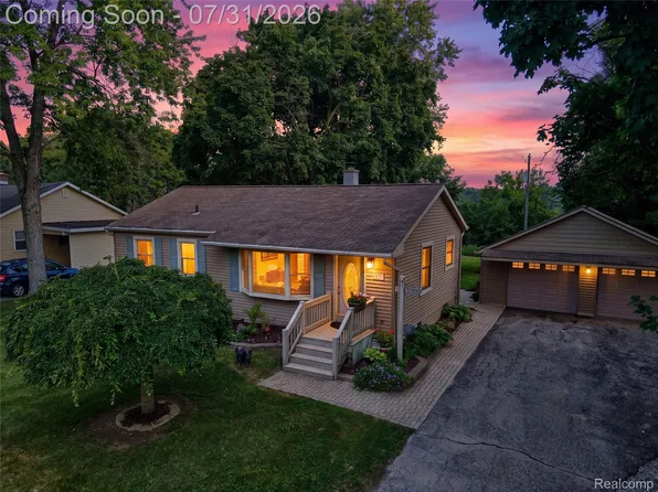 5271 Main St, Dryden, MI 48428