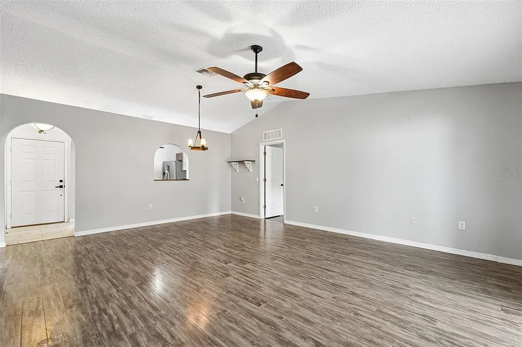 3 bed, 2.0 bath, 1312 sqft, $2,195 — Photo 4
