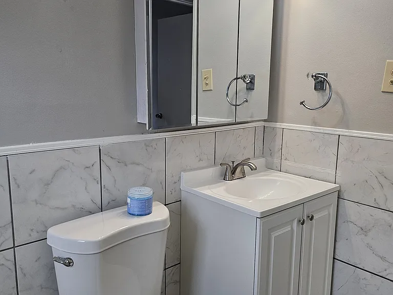 528 E Dallas Ave — Photo 9