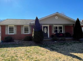 1508 Riverview Ln, Paintsville, KY 41240