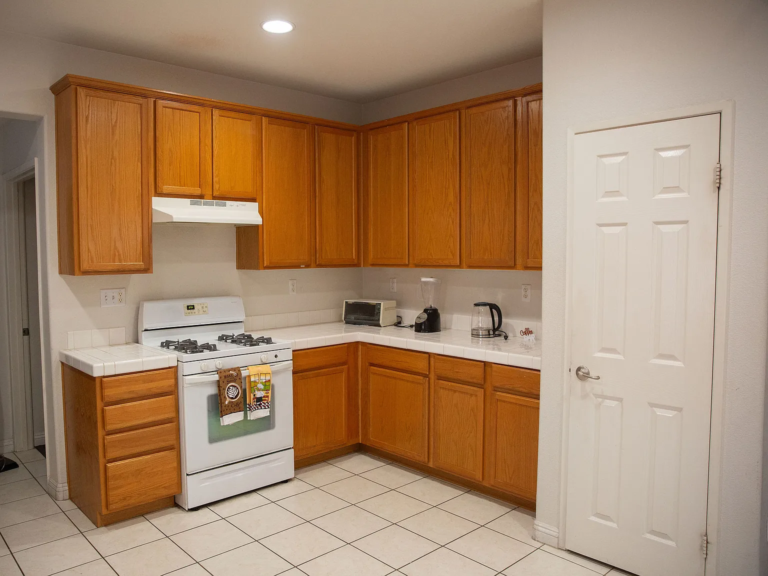 8 bed, 3786 sqft, $11,000 — Photo 2