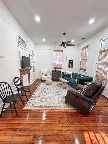 2 bed, 2.0 bath, 971 sqft, $2,300 — Photo 2