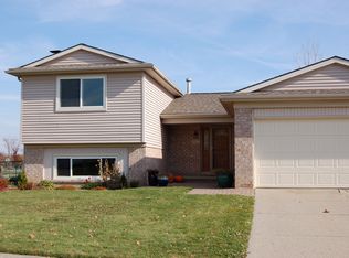 42796 Redfern St, Canton, MI 48187