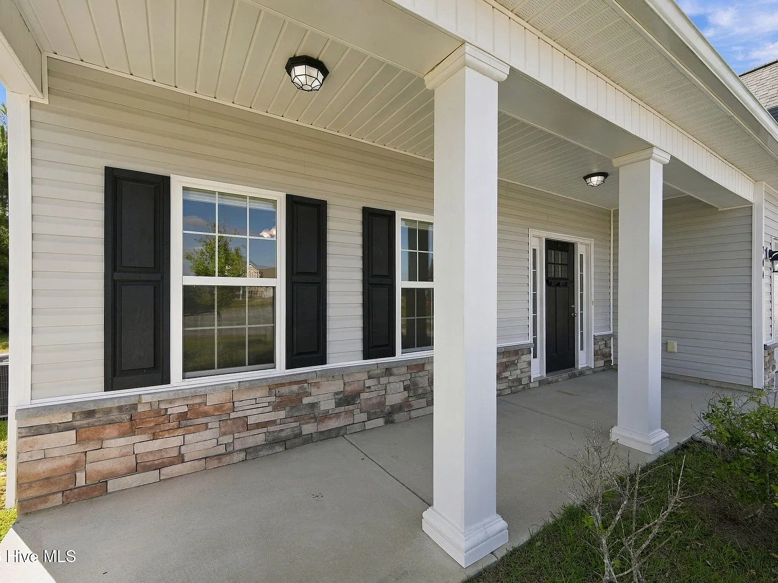 4 bed, 2.5 bath, $2,200 — Photo 4