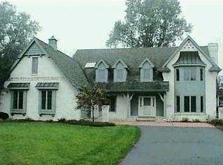 7447 Whispering Oak Dr, Sylvania, OH 43560