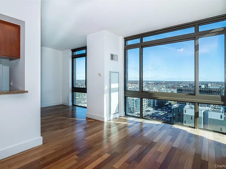 175 Huguenot St #1402 — Photo 5