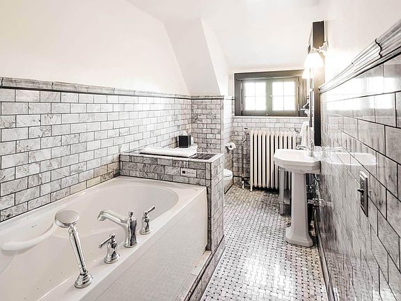5th image of 344 Summit Ave #302
