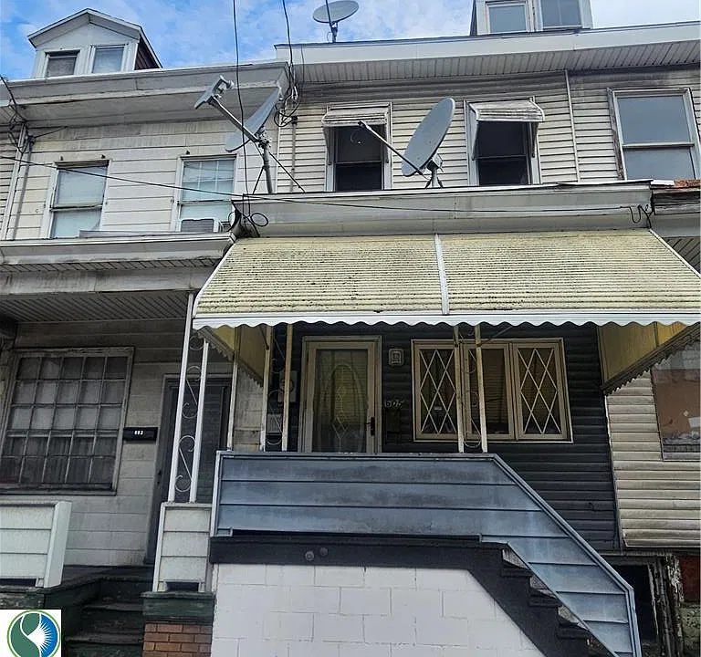 605 E Centre St