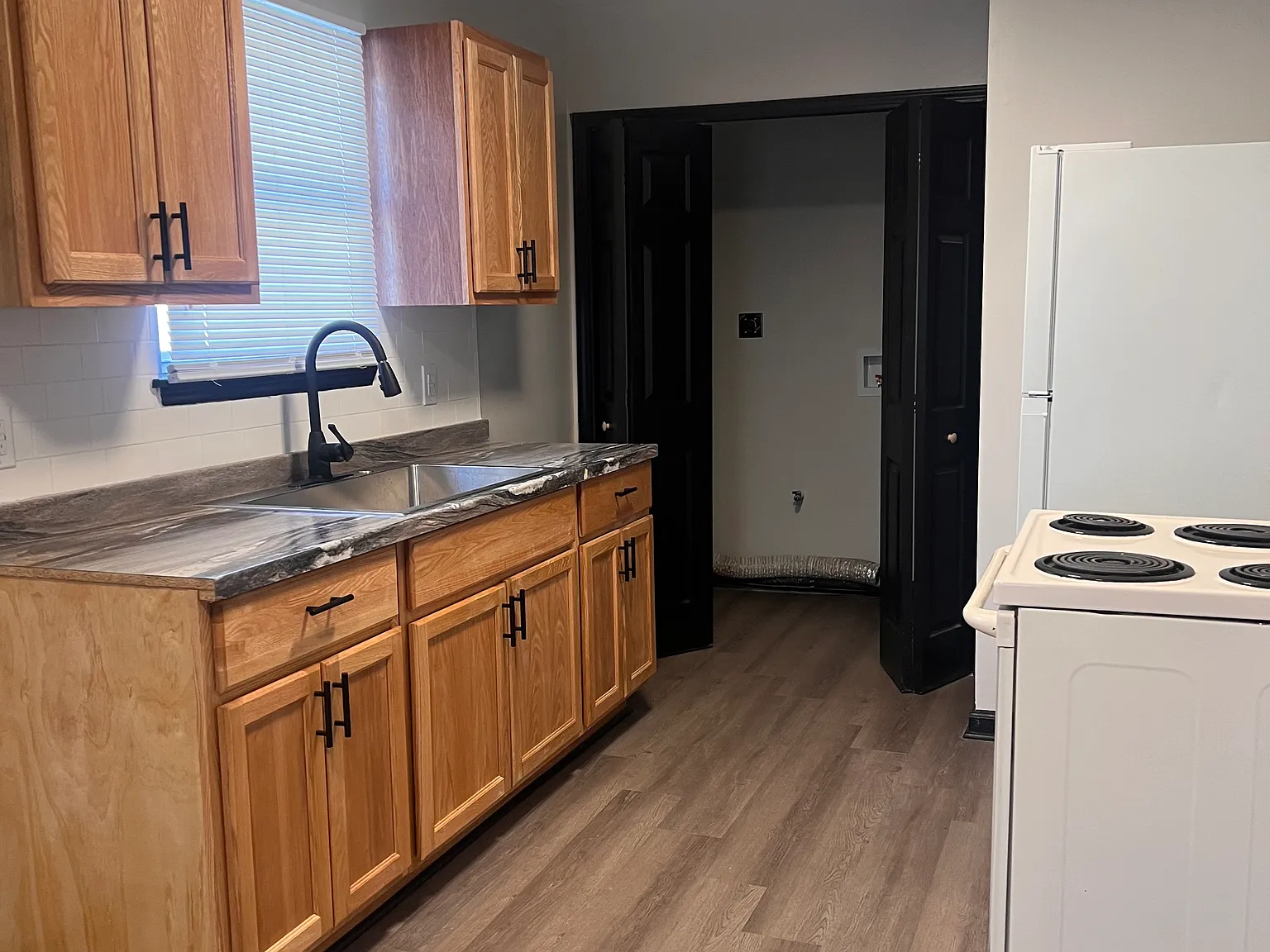 3 bed, 984 sqft, $1,300 — Photo 1