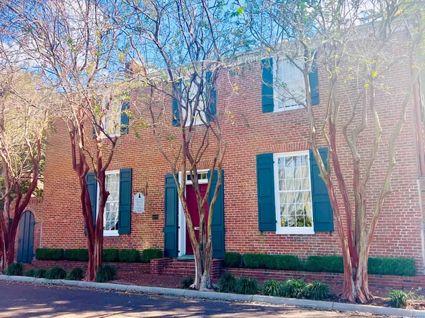 207 S Wall St, Natchez, MS 39120