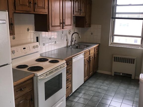 5th image of 11820 Edgewater Dr #Gs177