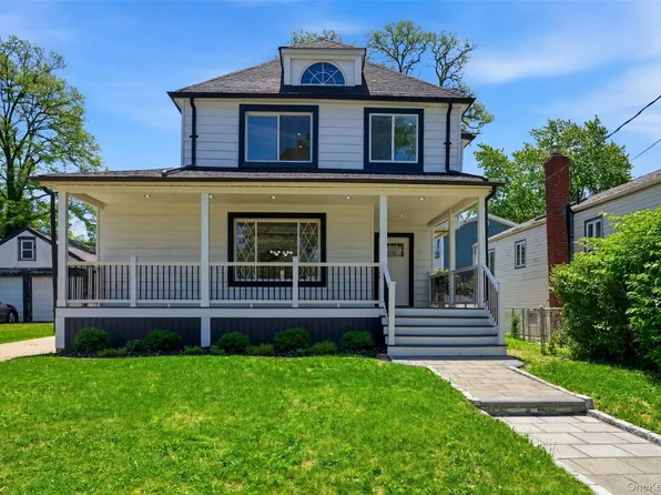 135 Whaley Street, Freeport, NY 11520