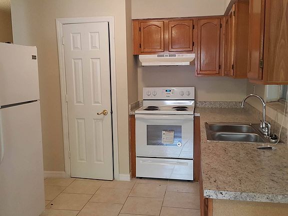 5th image of 3205 E Caracas St