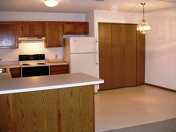 301-315 O'Neil Street Lake Mills kitchen image 5_02132017