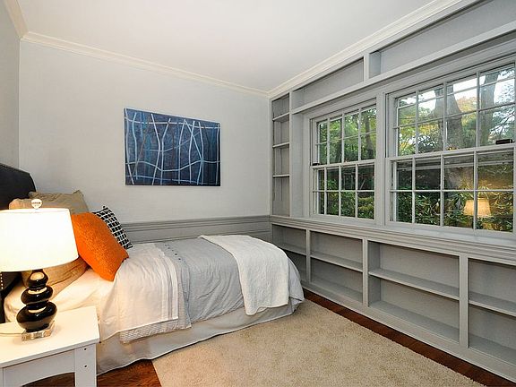 5th image of 38 Dante St