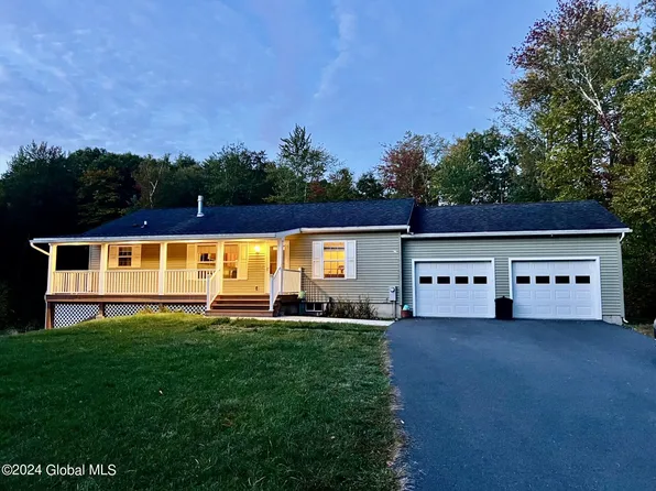 180 Algonquin Beach Road, Averill Park, NY 12018