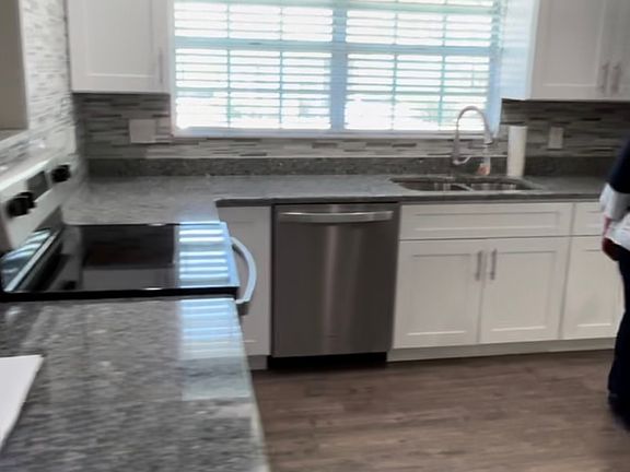 3rd image of 16115 Rambling Vine Dr E