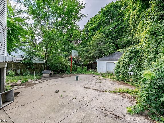 4th image of 228 Para Ave