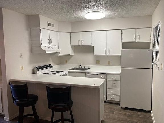3rd image of 6010 N Lamar Blvd