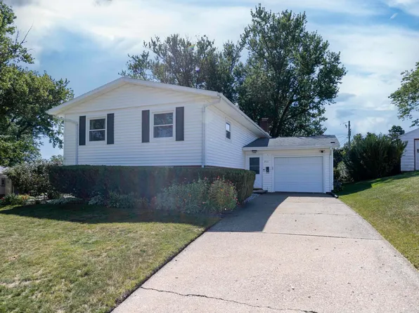 2111 Mineral Point Ave, Janesville, WI 53548