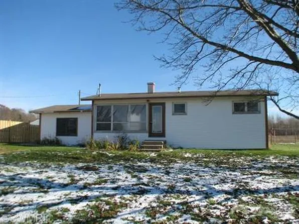 5252 S 90th Ave, New Era, MI 49446