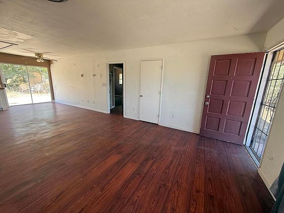 5th image of 10934 Knobb Ave