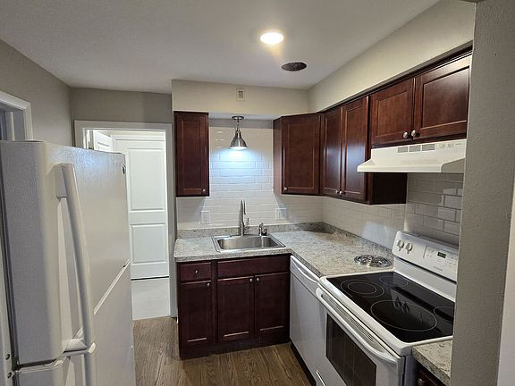 2nd image of 1817 W Touhy Ave #2D