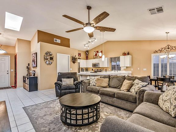 4th image of 2823 E Blackhawk Dr