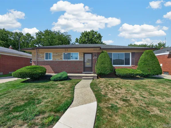 28371 Los Olas Dr, Warren, MI 48093