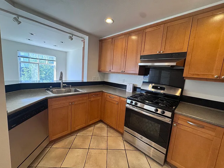 116 Warren Ave N — Photo 5