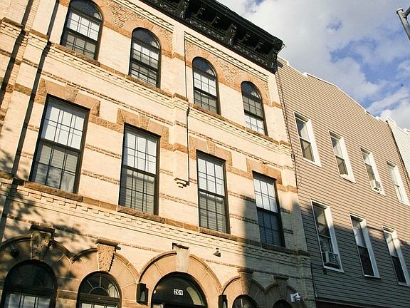 5th image of 209 Irving Ave APT 2