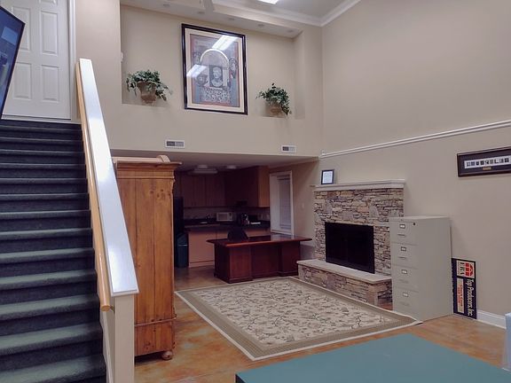 3rd image of 1328 E Bullrun Valley Dr
