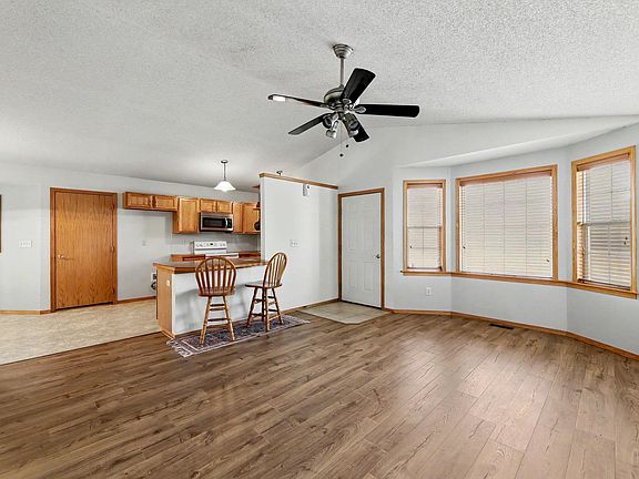 4th image of 10114 W Jewell St