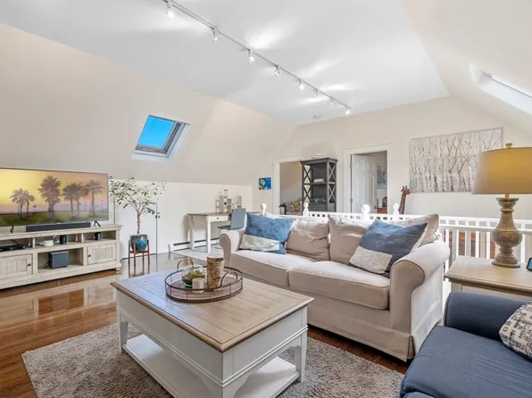 137 North St #3, Salem, MA 01970